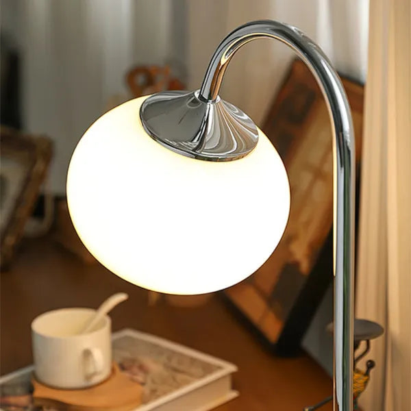 Skumfidus bordlampe i metal og glas – Moderne stilfuld lampe til stue, soveværelse og kontor