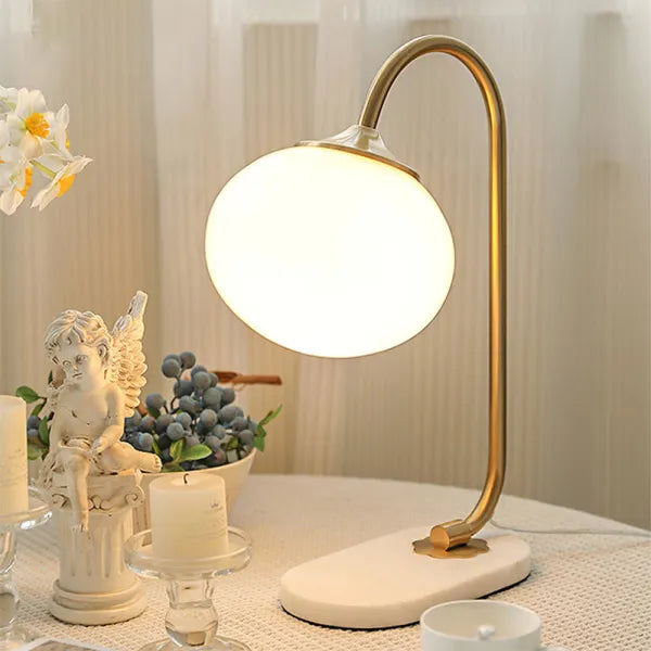 Skumfidus bordlampe i metal og glas – Moderne stilfuld lampe til stue, soveværelse og kontor