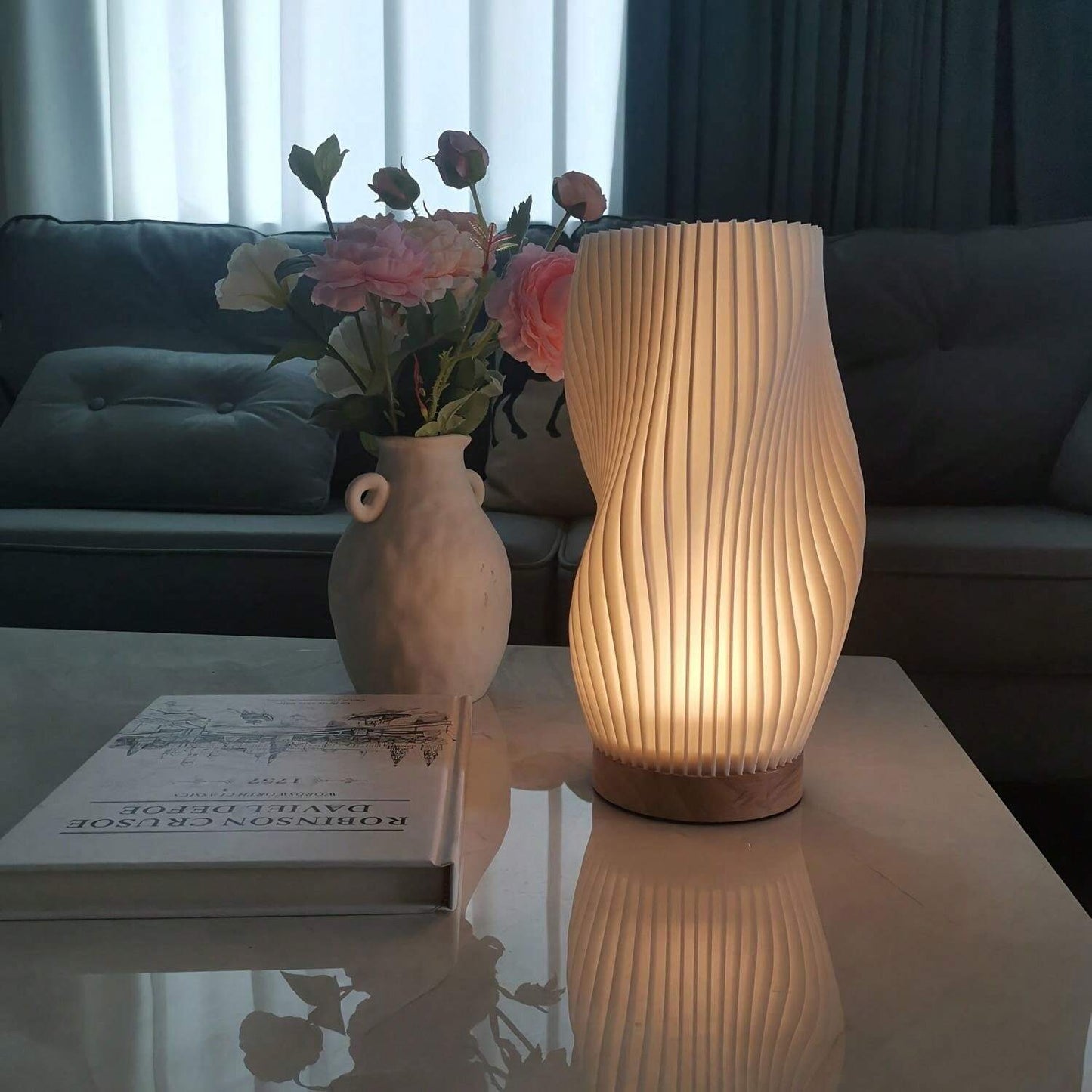 Serene Wavecrest Glow – Elegant Lampe i Bølget Design til Rolig og Stemningsfuld Belysning