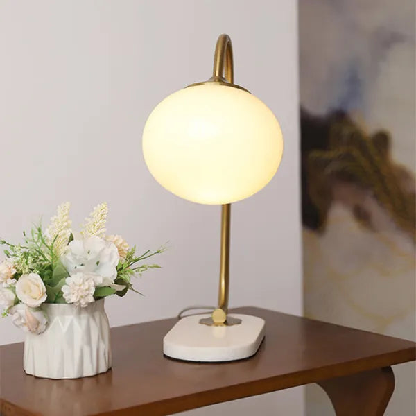 Skumfidus bordlampe i metal og glas – Moderne stilfuld lampe til stue, soveværelse og kontor