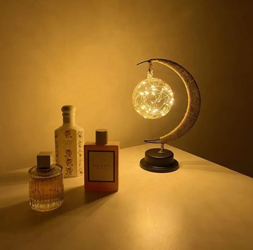 Enchanted Moon – Dekorativ Månelampe med Magisk Glød til Hygge og Stemningsfuld Indretning
