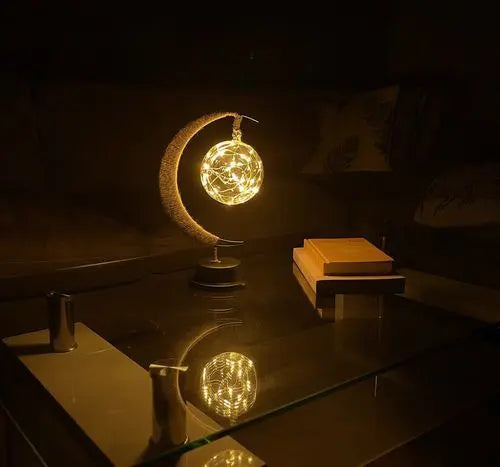 Enchanted Moon – Dekorativ Månelampe med Magisk Glød til Hygge og Stemningsfuld Indretning