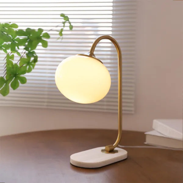 Skumfidus bordlampe i metal og glas – Moderne stilfuld lampe til stue, soveværelse og kontor