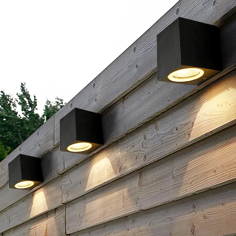 SkyLight Væglampe – Moderne Udendørs LED Væglampe i Aluminium