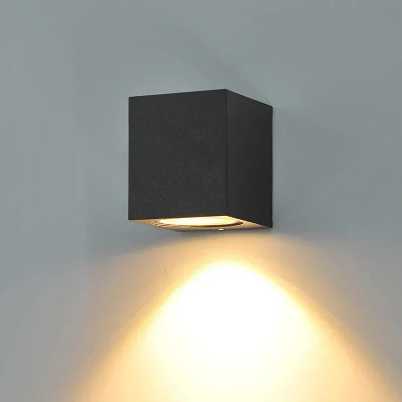 SkyLight Væglampe – Moderne Udendørs LED Væglampe i Aluminium
