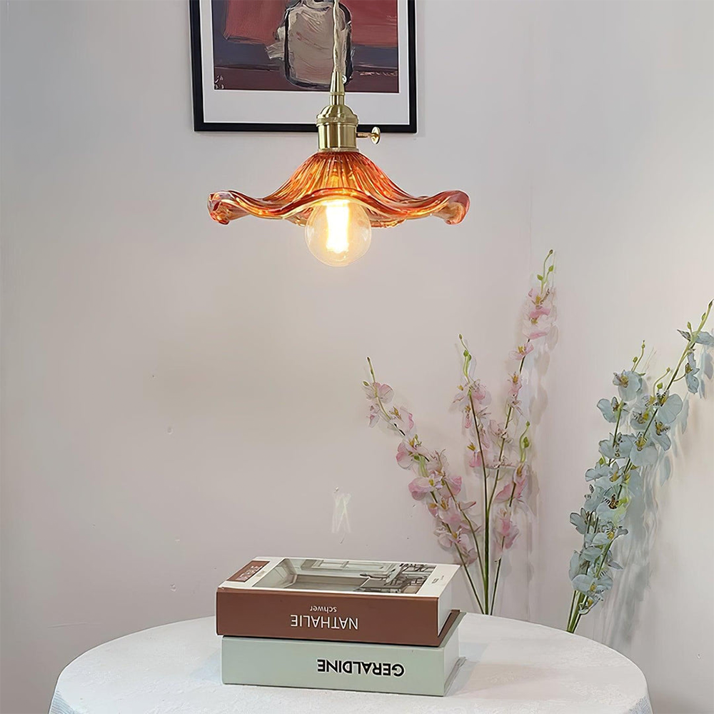 Hibiscus Glow – Elegant Lampe med Blomsterdesign til Romantisk og Dekorativ Indretning
