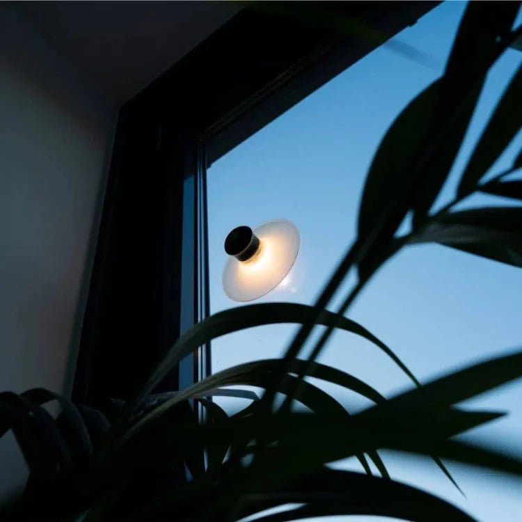 SuctionGlow Light – Genopladelig LED-lampe med Sugekop til Fleksibel Belysning Inde og Ude