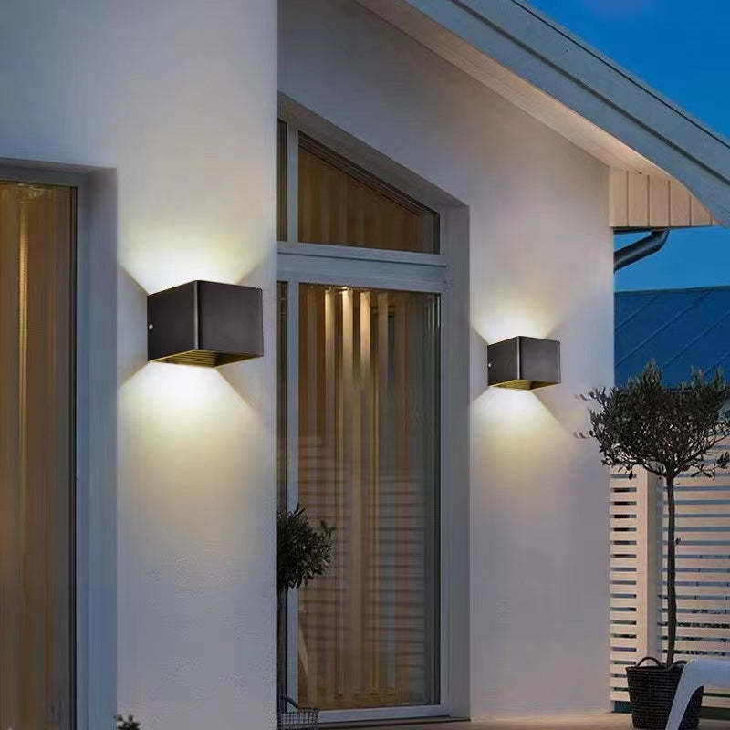 AquaLux LED – Moderne Vandtæt Væglampe i Aluminium til Udendørs og Indendørs Belysning
