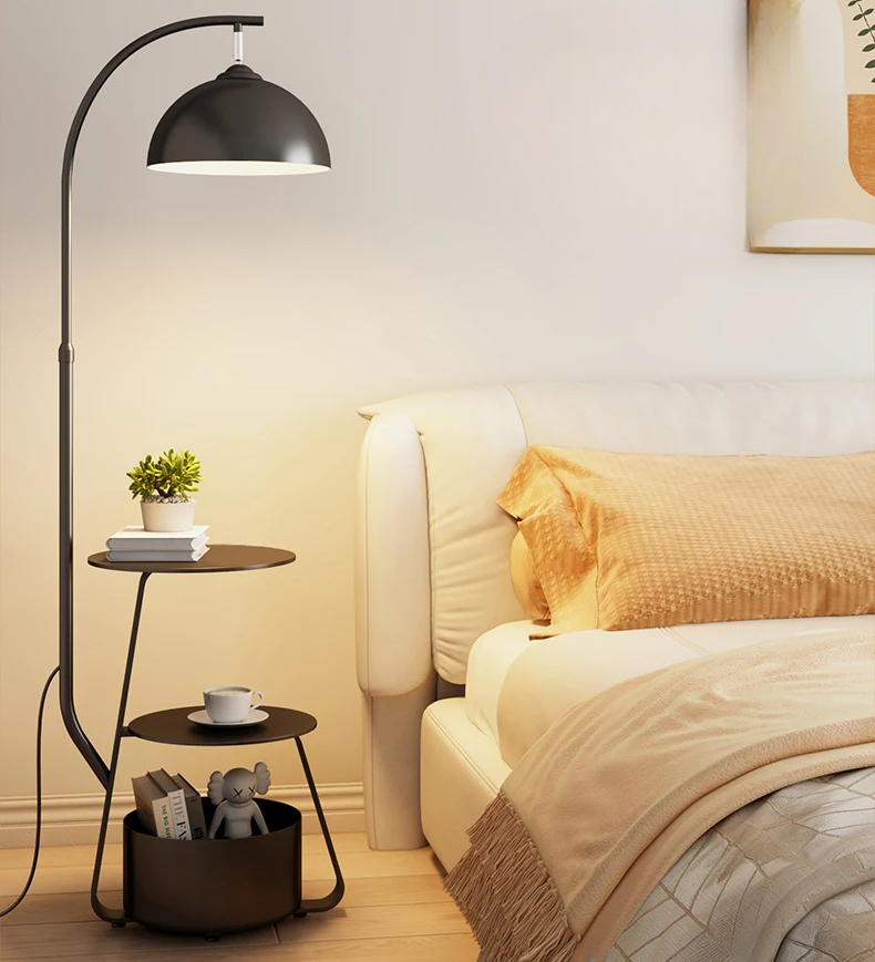 Nordisk lampebord – Moderne stilfuldt bord med integreret lampe til stue, soveværelse og kontor
