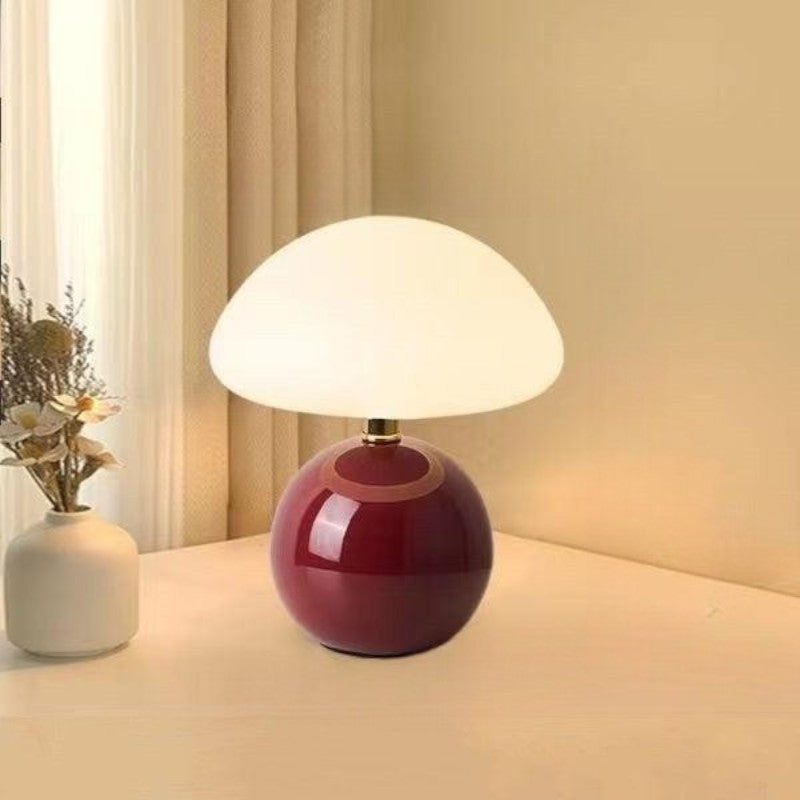 Mushroom Lumière – Fransk Bordlampe i Cremefarvet Champignon-Design til Elegant og Retro Indretning