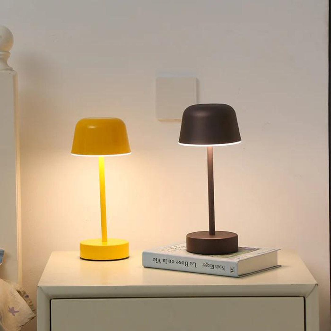 NovaGlow Lamp – Trådløs Design Bordlampe med Justerbar LED‑belysning