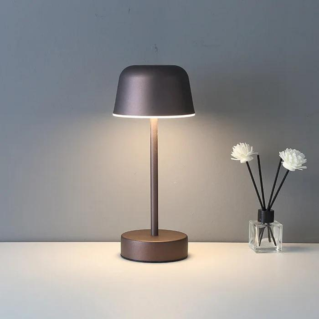 NovaGlow Lamp – Trådløs Design Bordlampe med Justerbar LED‑belysning