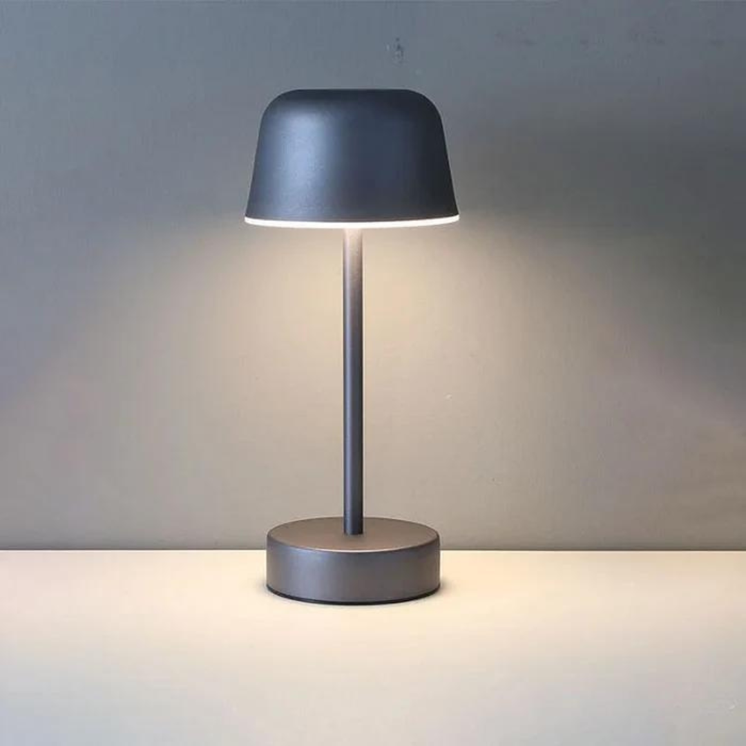 NovaGlow Lamp – Trådløs Design Bordlampe med Justerbar LED‑belysning