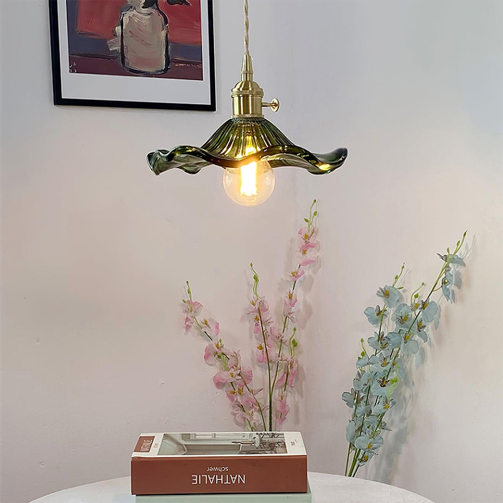 Hibiscus Glow – Elegant Lampe med Blomsterdesign til Romantisk og Dekorativ Indretning