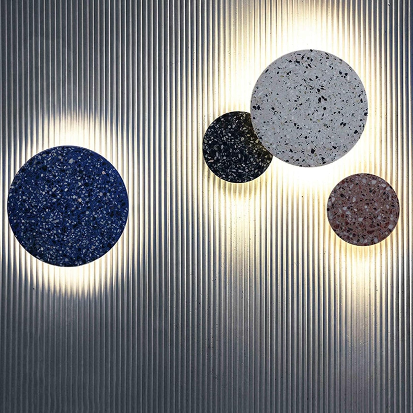 NordicTerrazzo Glow – Enkel Væglampe i Terrazzo til Stilfuld Belysning af Gang, Korridor og Trappe