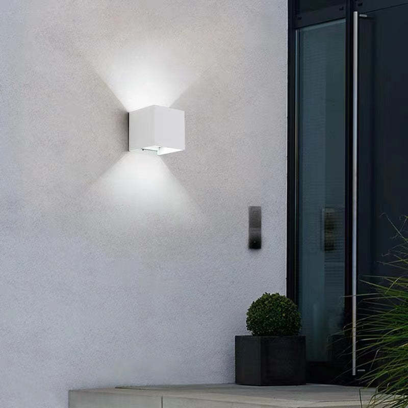 AquaLux LED – Moderne Vandtæt Væglampe i Aluminium til Udendørs og Indendørs Belysning