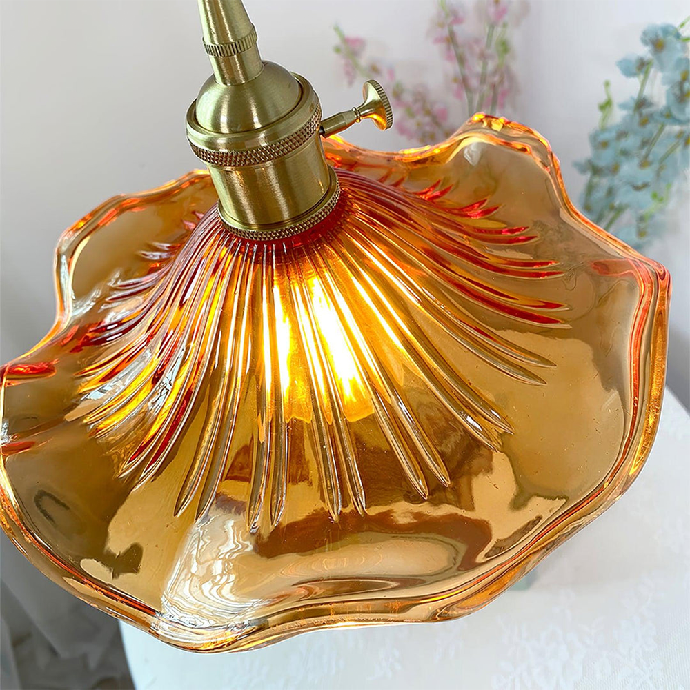 Hibiscus Glow – Elegant Lampe med Blomsterdesign til Romantisk og Dekorativ Indretning