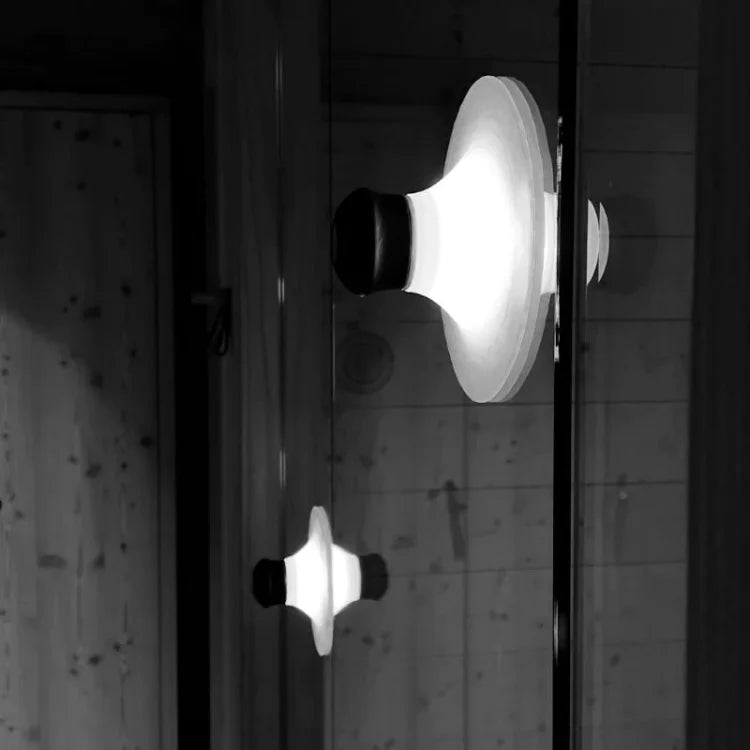 SuctionGlow Light – Genopladelig LED-lampe med Sugekop til Fleksibel Belysning Inde og Ude