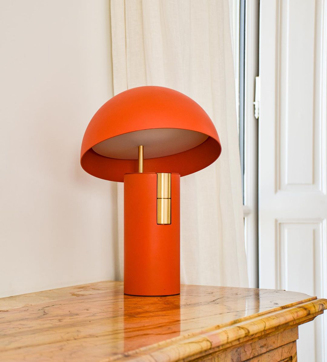 Avo Glow – Elegant Bordlampe i Moderne Design til Stue, Soveværelse og Kontor