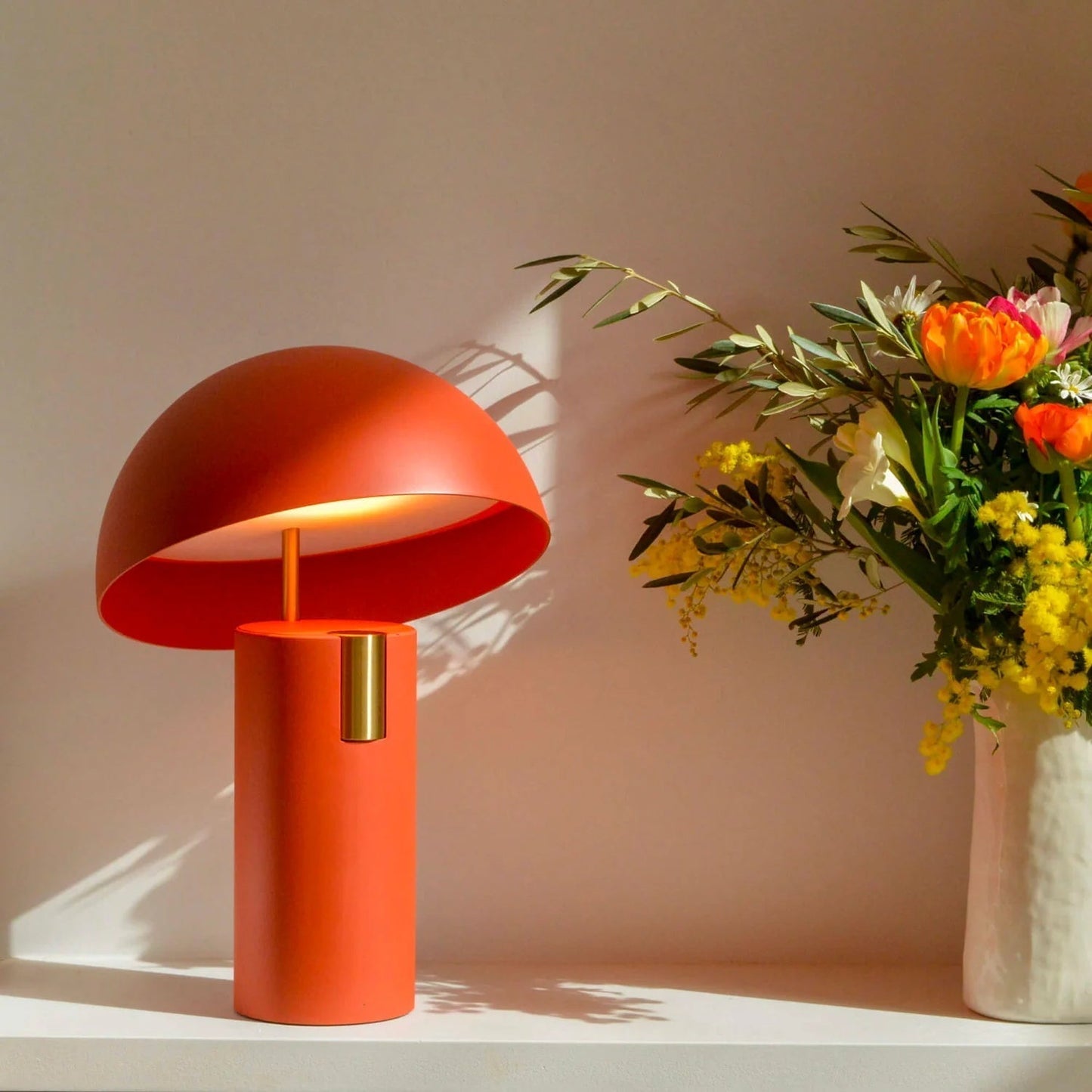Avo Glow – Elegant Bordlampe i Moderne Design til Stue, Soveværelse og Kontor