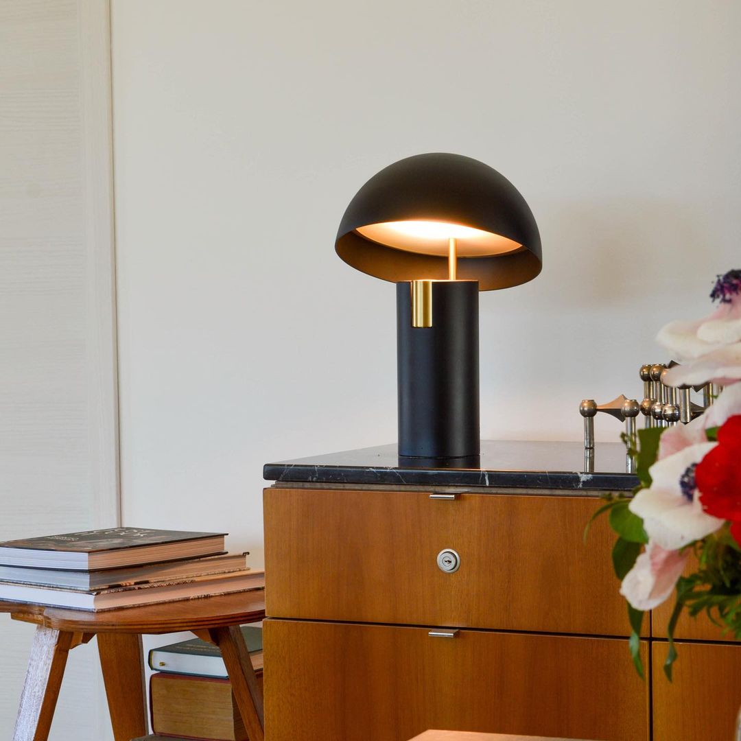 Avo Glow – Elegant Bordlampe i Moderne Design til Stue, Soveværelse og Kontor