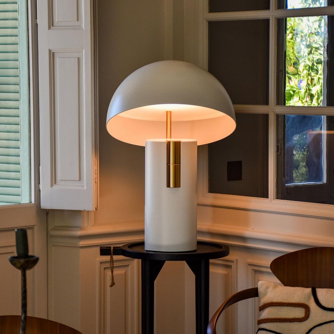 Avo Glow – Elegant Bordlampe i Moderne Design til Stue, Soveværelse og Kontor