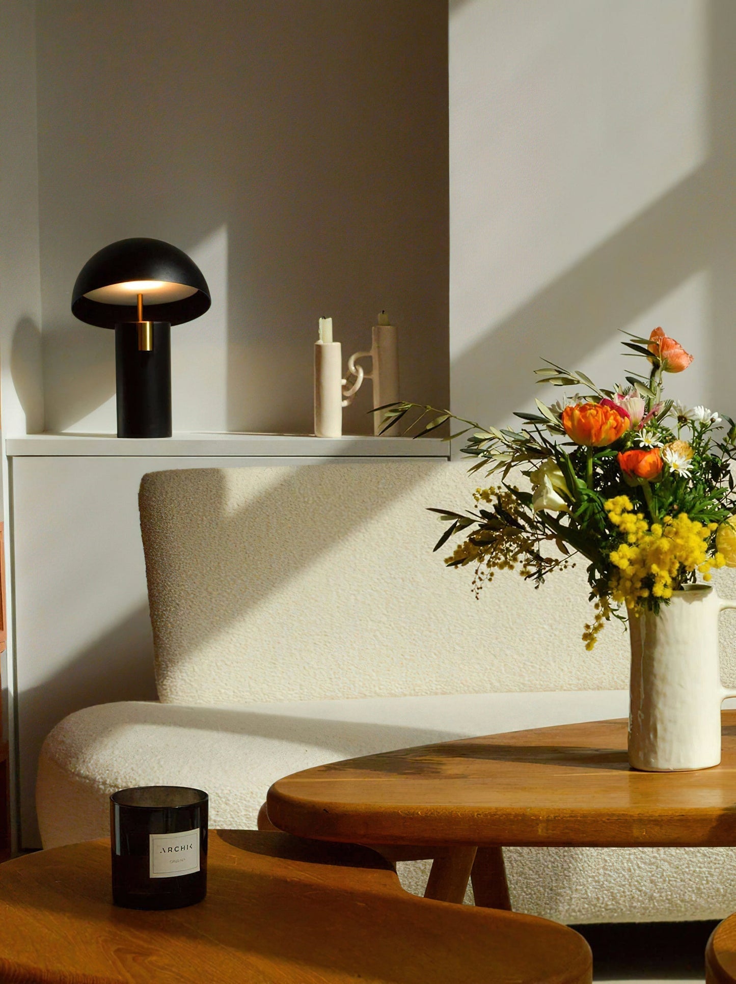 Avo Glow – Elegant Bordlampe i Moderne Design til Stue, Soveværelse og Kontor