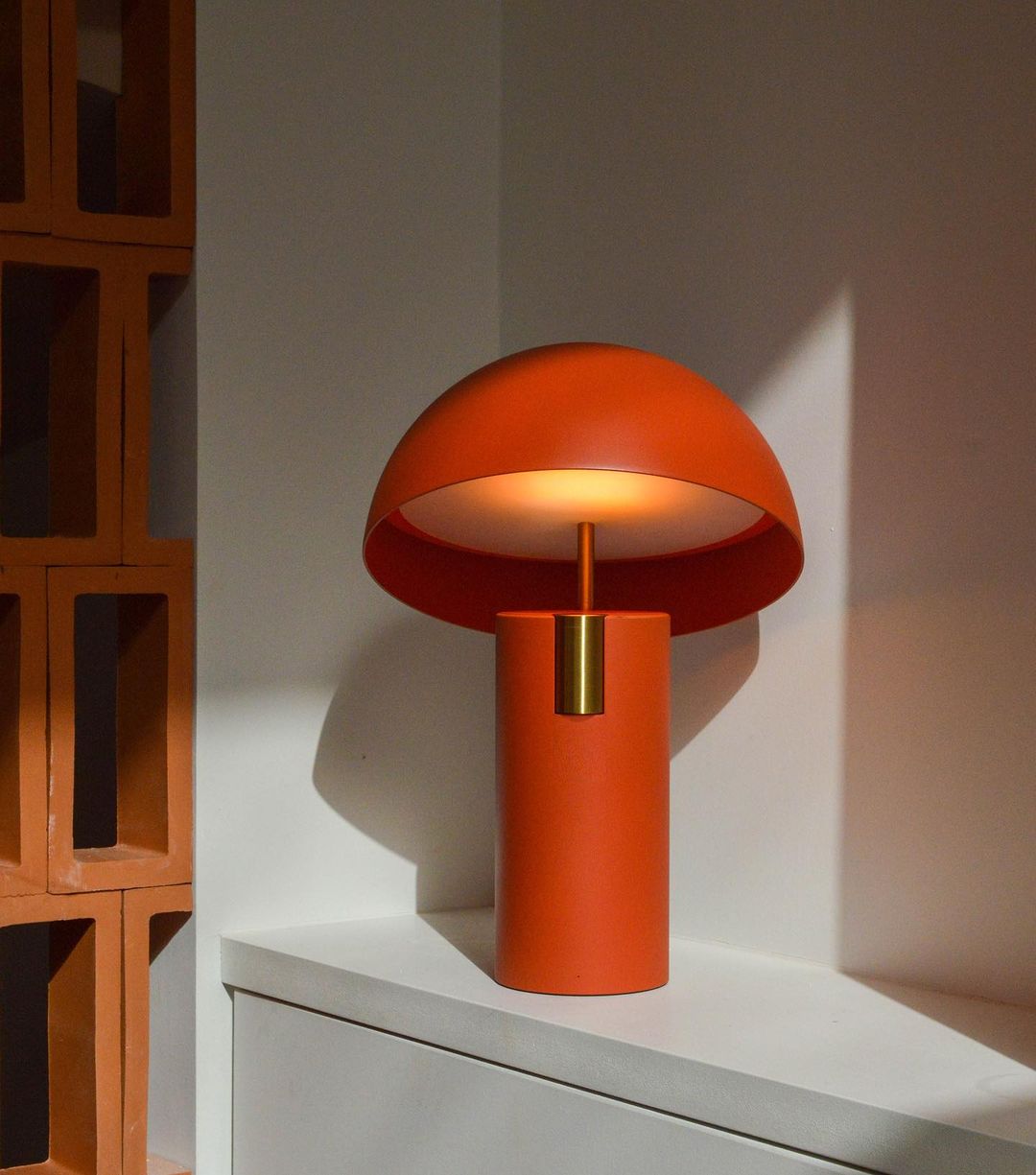Avo Glow – Elegant Bordlampe i Moderne Design til Stue, Soveværelse og Kontor