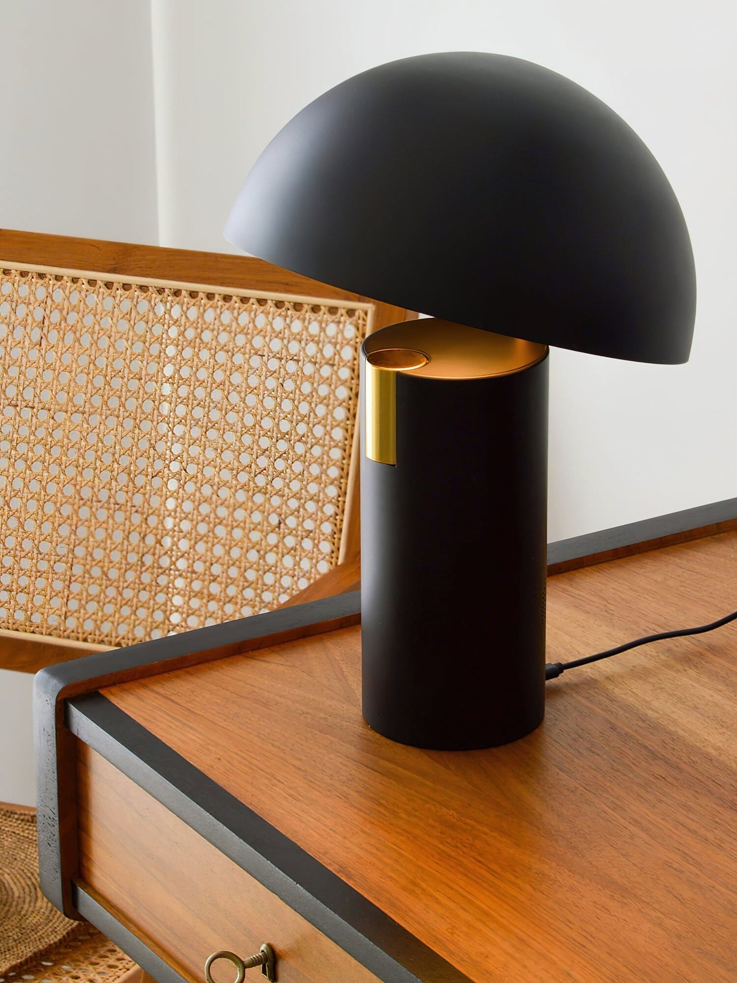 Avo Glow – Elegant Bordlampe i Moderne Design til Stue, Soveværelse og Kontor