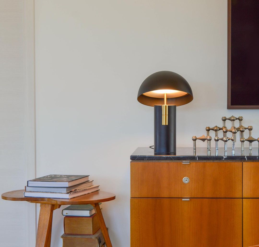 Avo Glow – Elegant Bordlampe i Moderne Design til Stue, Soveværelse og Kontor