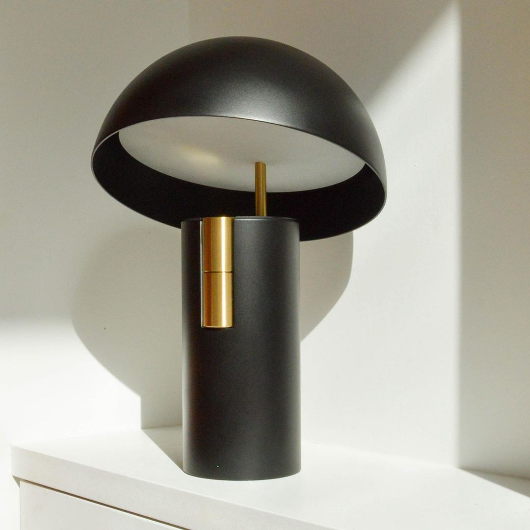 Avo Glow – Elegant Bordlampe i Moderne Design til Stue, Soveværelse og Kontor