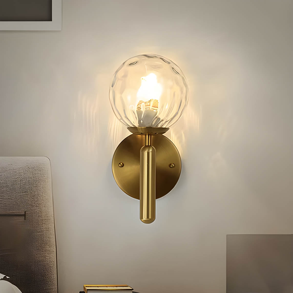 Clair Glow – Elegant Væglampe i Forarbejdet Glas til Moderne og Klassisk Indretning