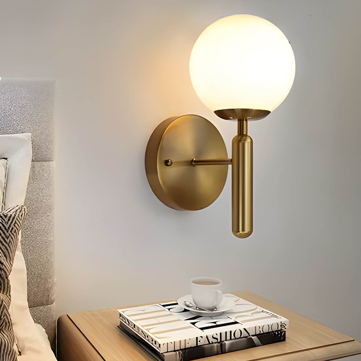Clair Glow – Elegant Væglampe i Forarbejdet Glas til Moderne og Klassisk Indretning