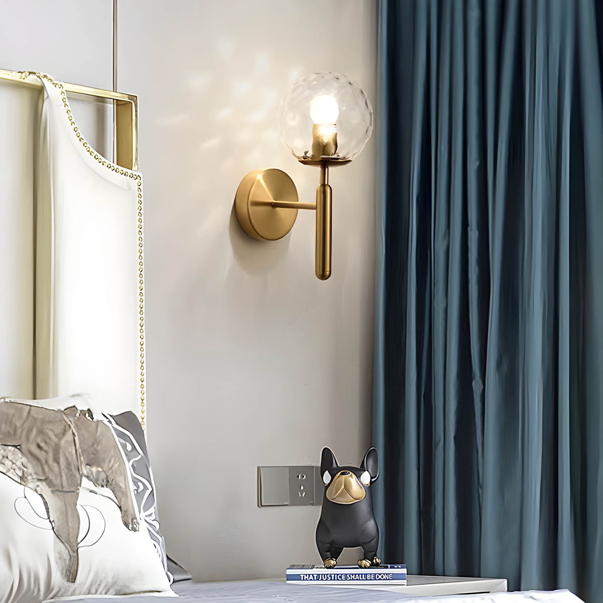 Clair Glow – Elegant Væglampe i Forarbejdet Glas til Moderne og Klassisk Indretning