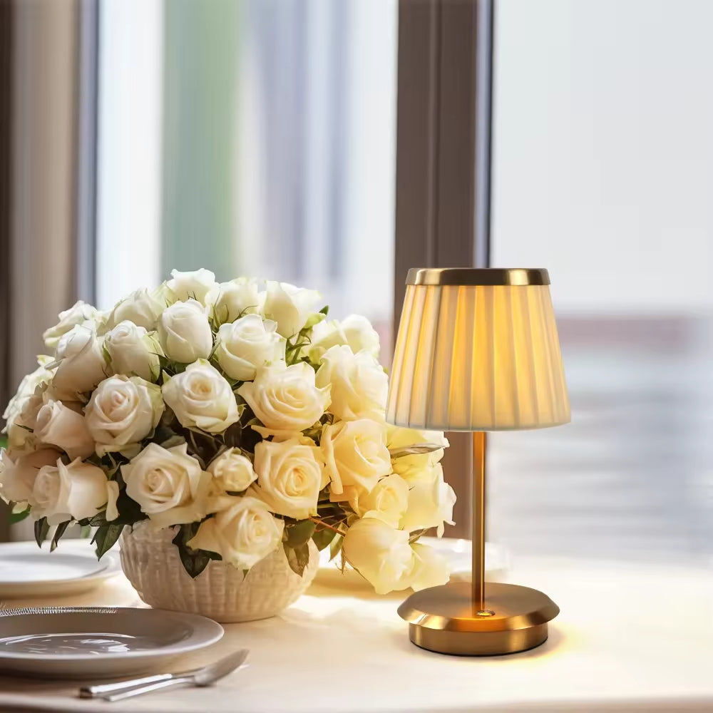 Classica – Bordlampe i Tidløst Design med Klassisk Elegance til Stue og Soveværelse