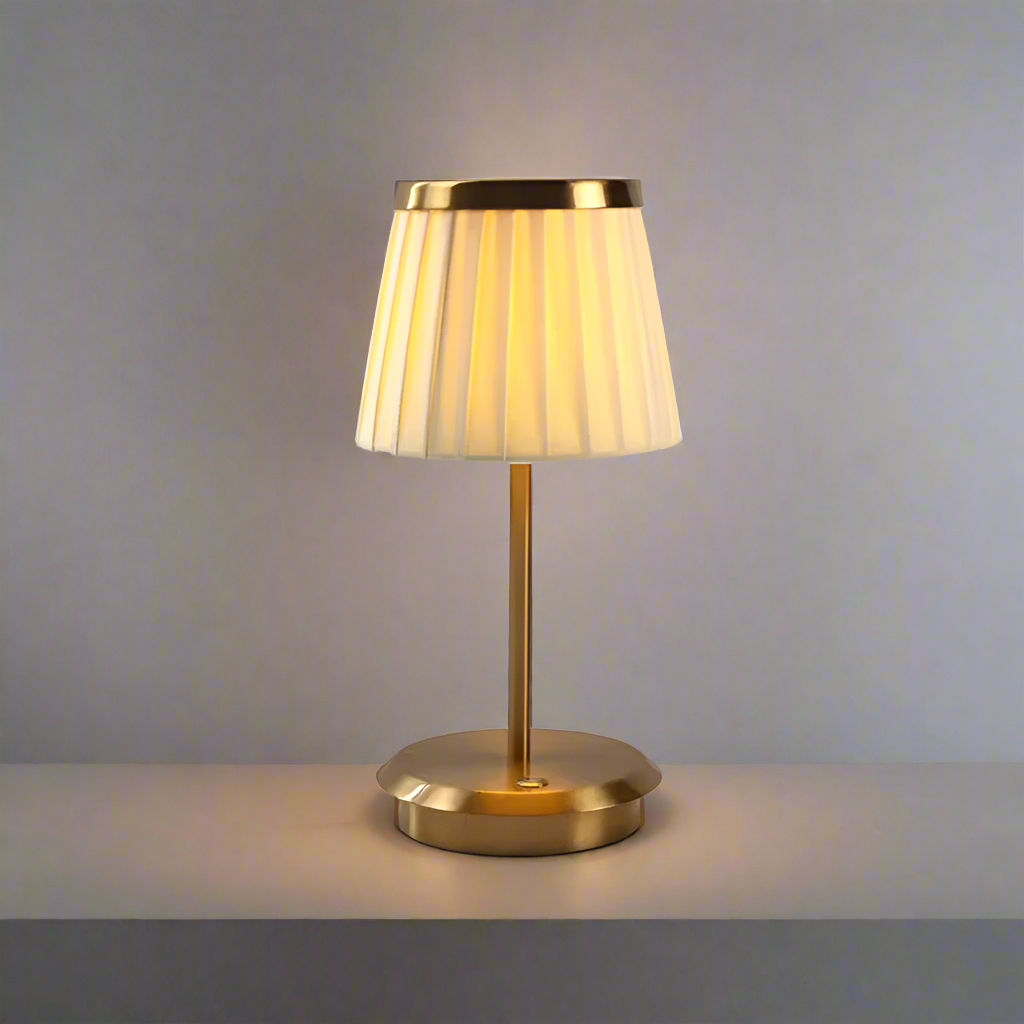 Classica – Bordlampe i Tidløst Design med Klassisk Elegance til Stue og Soveværelse