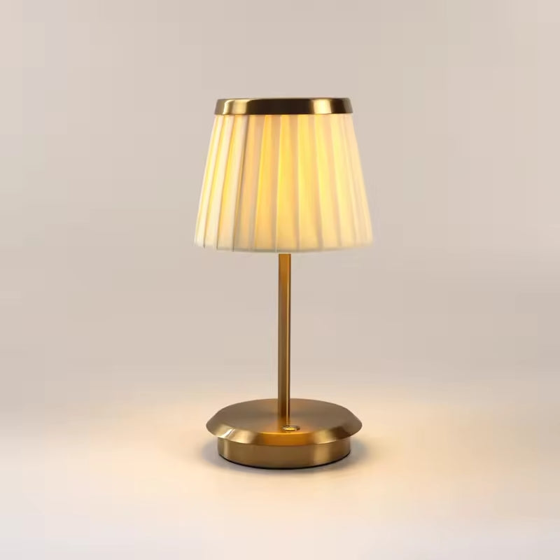 Classica – Bordlampe i Tidløst Design med Klassisk Elegance til Stue og Soveværelse