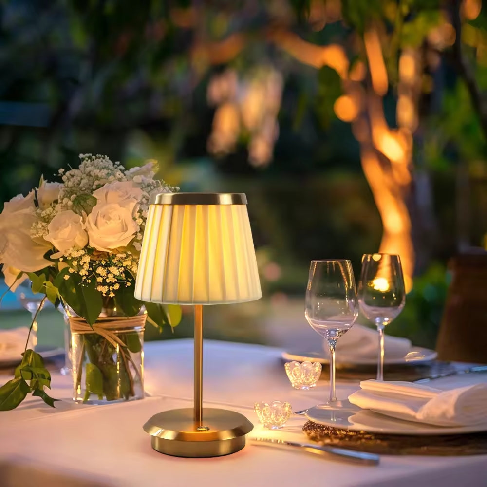 Classica – Bordlampe i Tidløst Design med Klassisk Elegance til Stue og Soveværelse