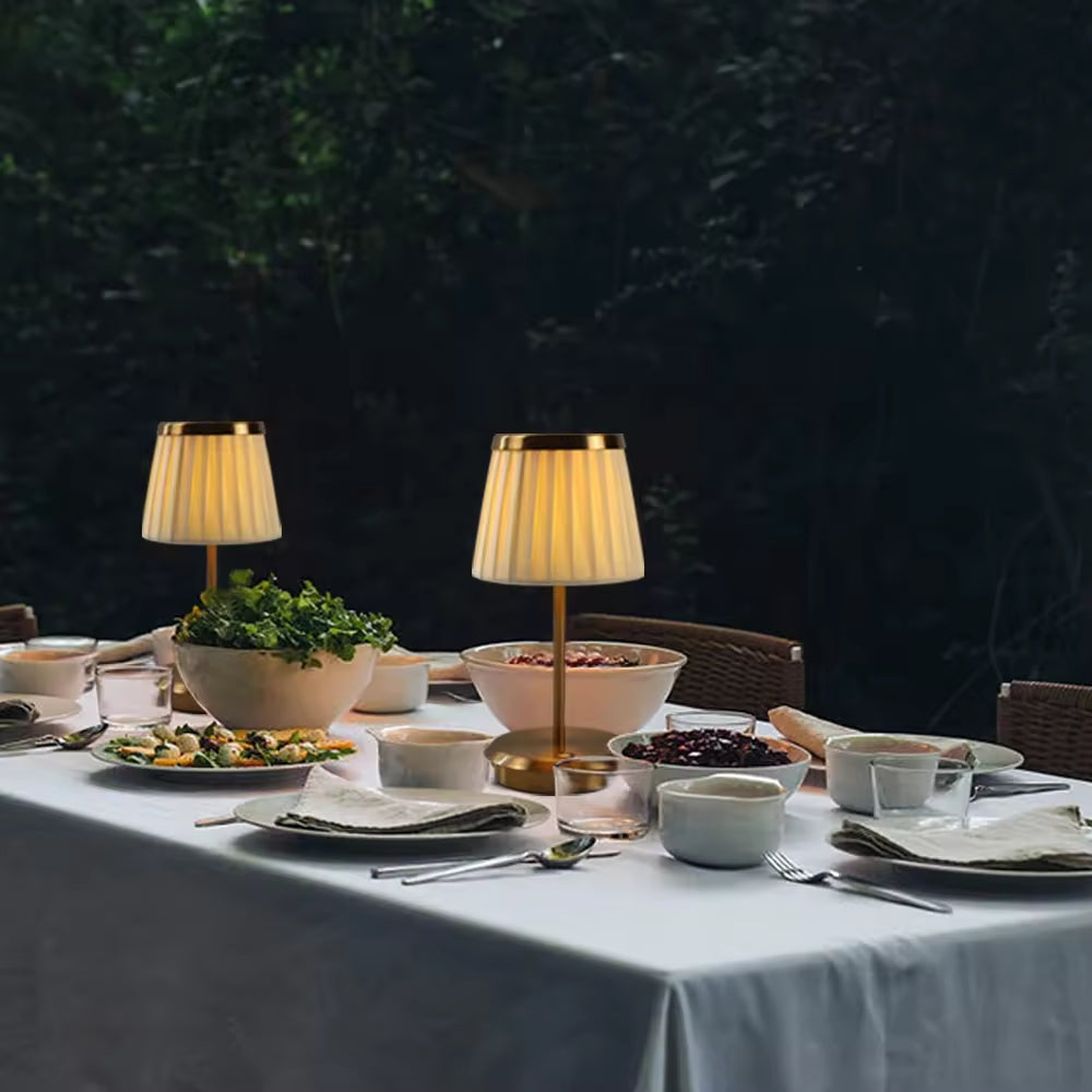 Classica – Bordlampe i Tidløst Design med Klassisk Elegance til Stue og Soveværelse