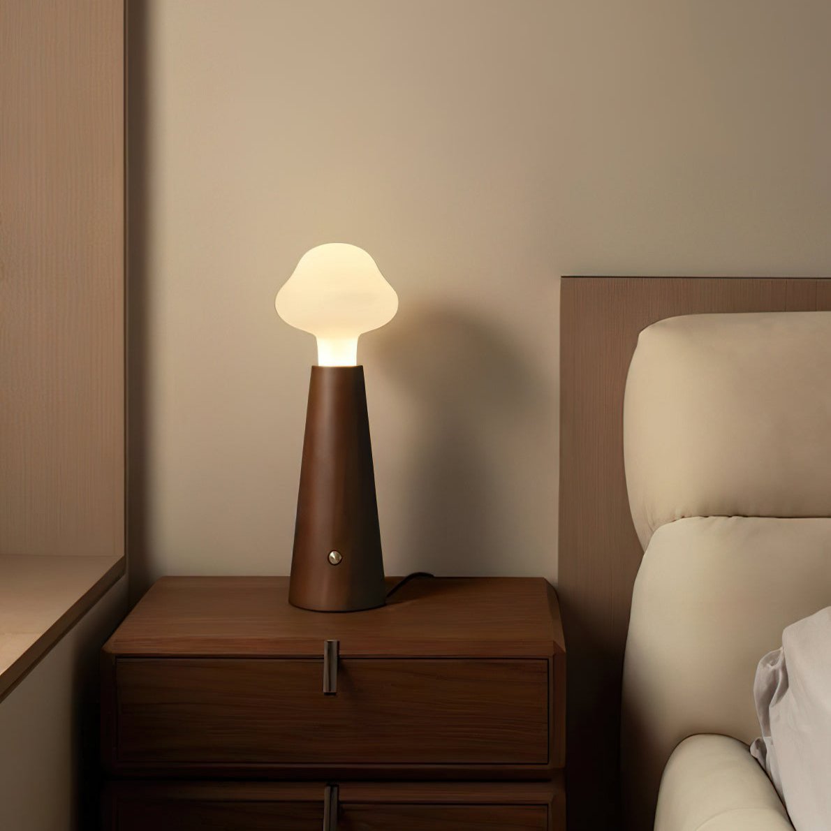 Cloudlet Glow – Blød og Elegant Bordlampe i Skyinspireret Design til Hygge og Moderne Indretning