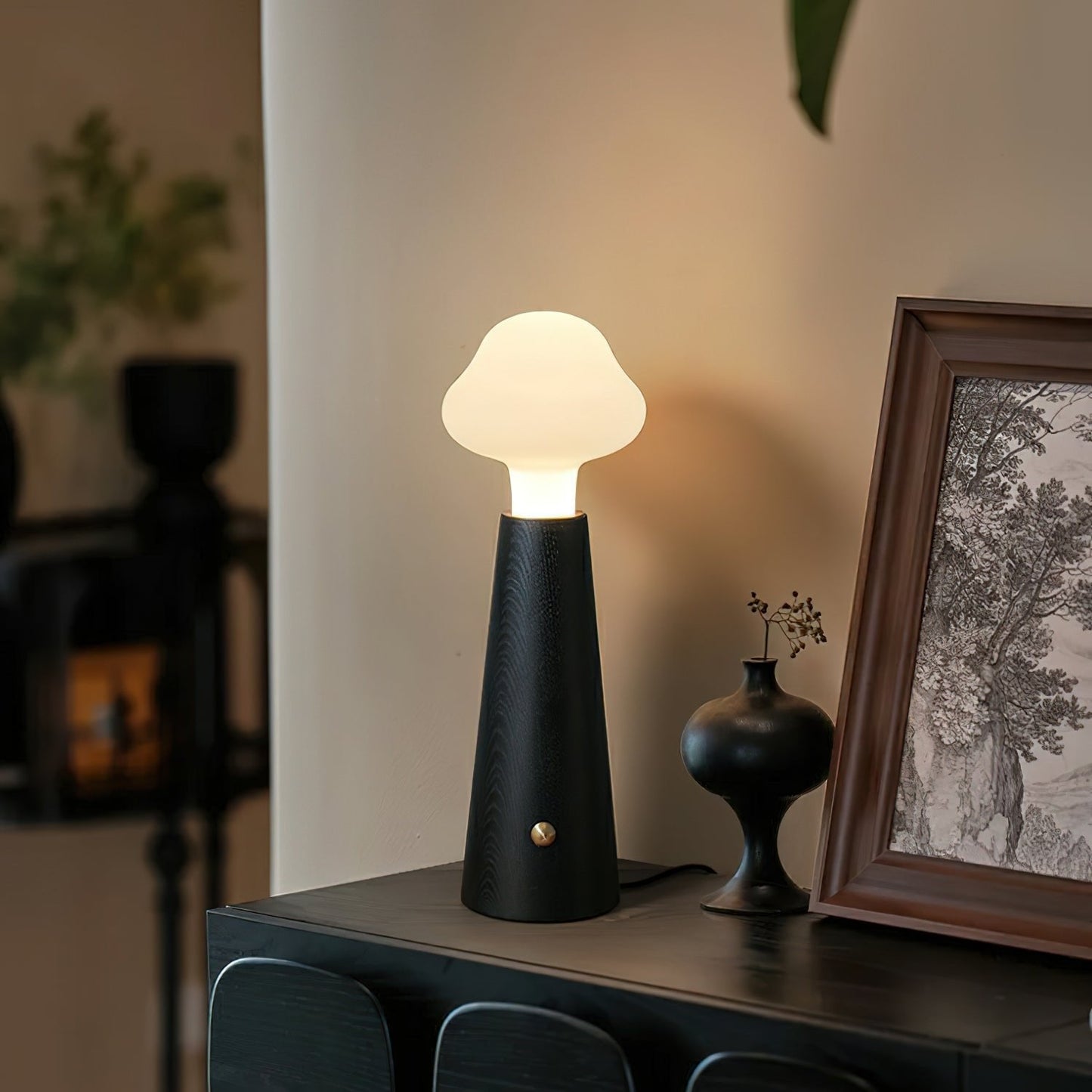 Cloudlet Glow – Blød og Elegant Bordlampe i Skyinspireret Design til Hygge og Moderne Indretning
