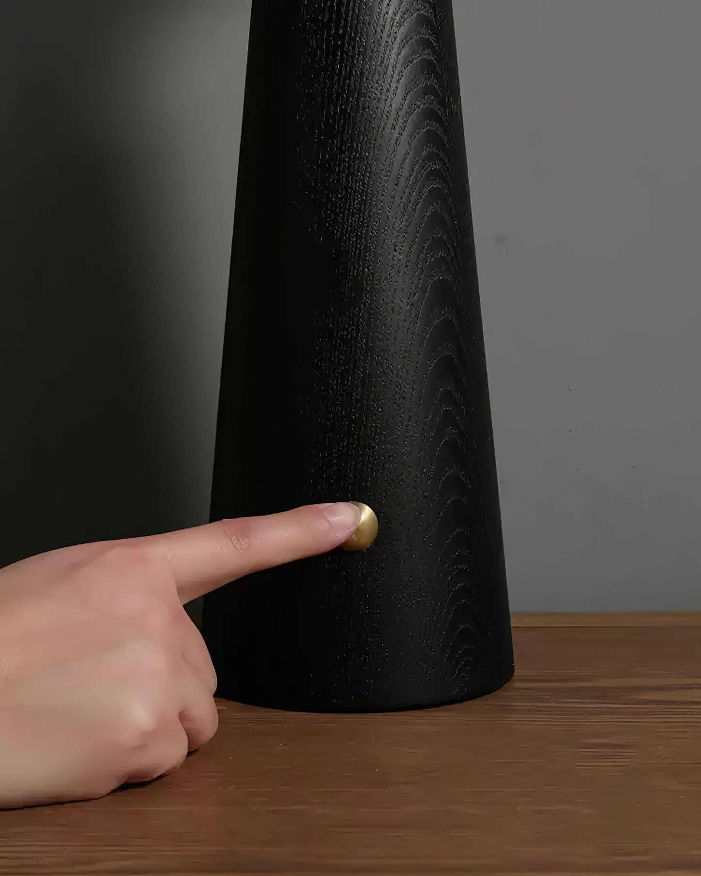 Cloudlet Glow – Blød og Elegant Bordlampe i Skyinspireret Design til Hygge og Moderne Indretning