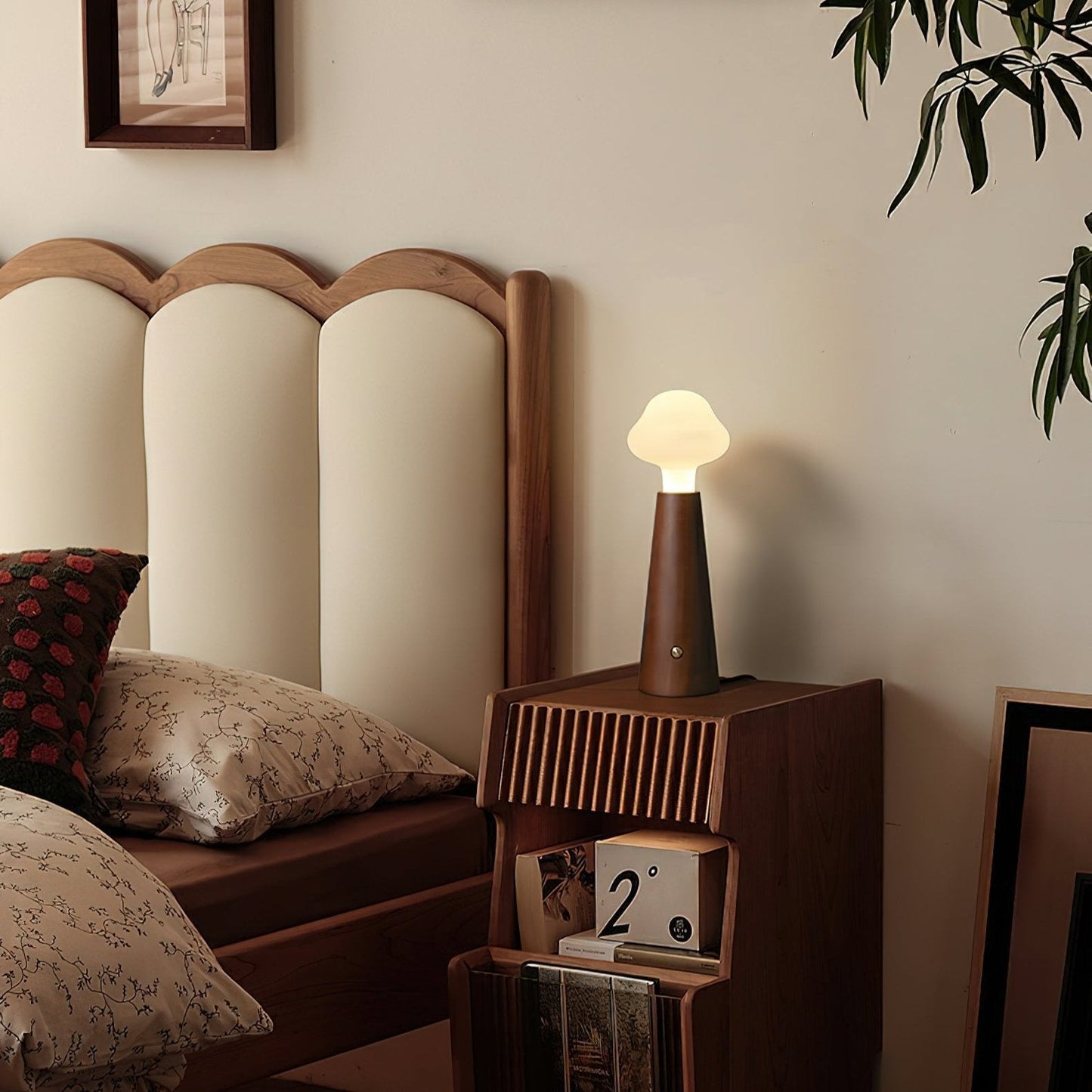 Cloudlet Glow – Blød og Elegant Bordlampe i Skyinspireret Design til Hygge og Moderne Indretning