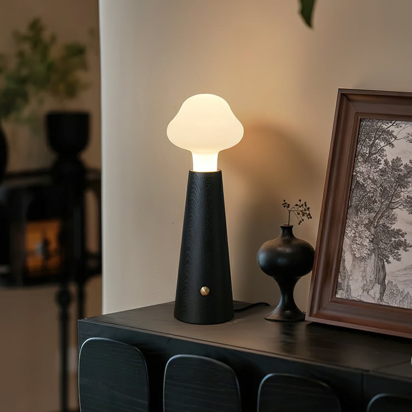 Cloudlet Glow – Blød og Elegant Bordlampe i Skyinspireret Design til Hygge og Moderne Indretning