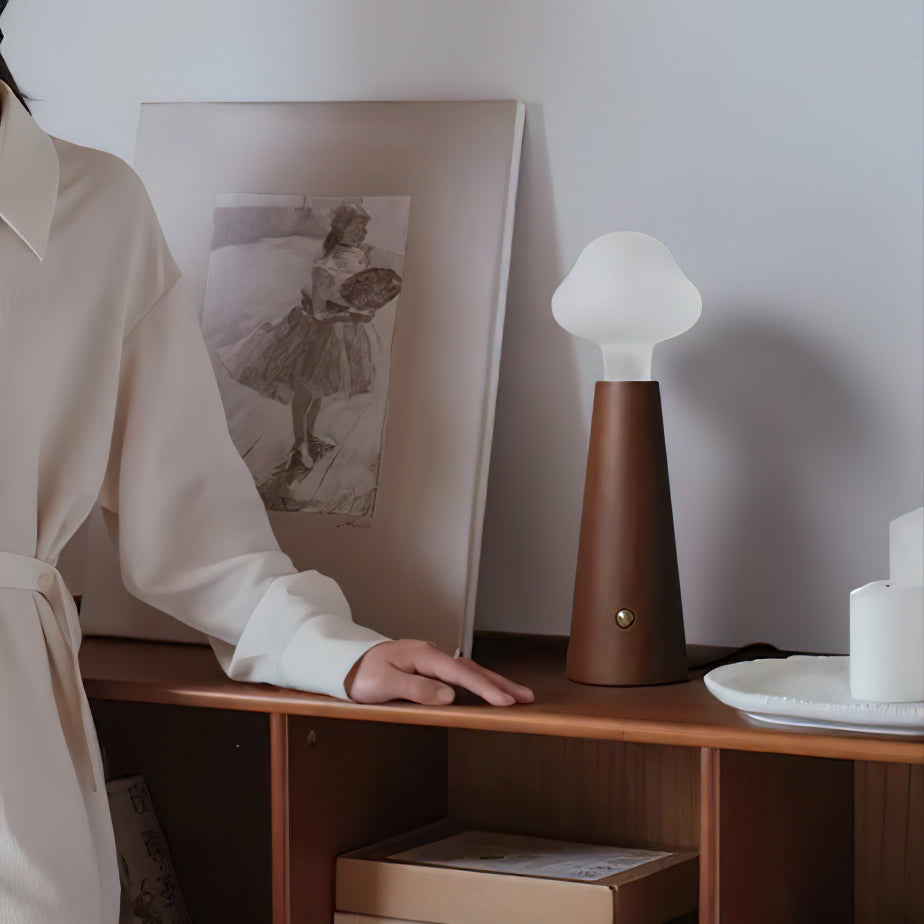 Cloudlet Glow – Blød og Elegant Bordlampe i Skyinspireret Design til Hygge og Moderne Indretning