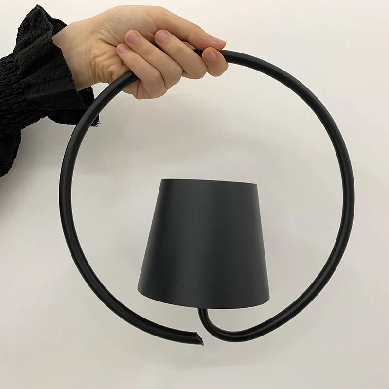 LuxiGlow Loftslampe – Til Indendørs og Udendørs Brug