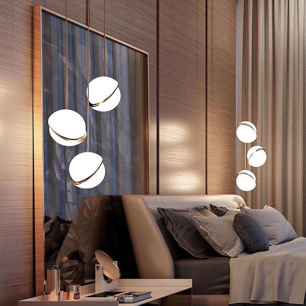 Halvmåne Pendel – Moderne Loftlampe i Unikt Måneformet Design til Spisestue og Stue
