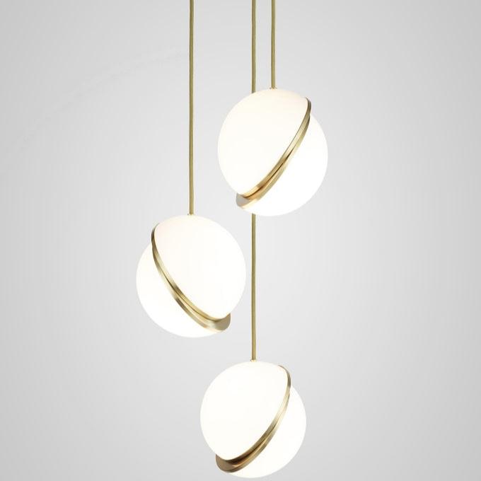 Halvmåne Pendel – Moderne Loftlampe i Unikt Måneformet Design til Spisestue og Stue