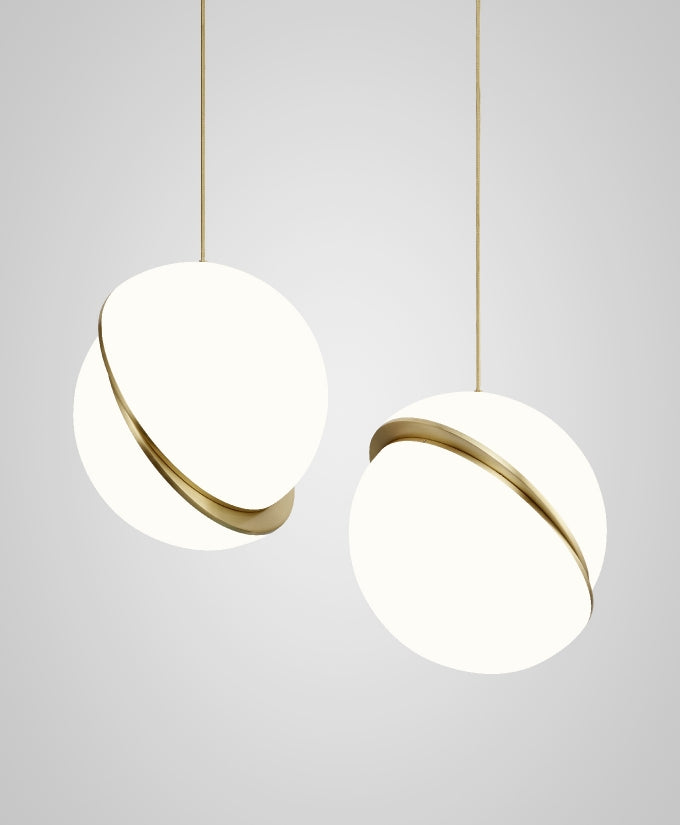 Halvmåne Pendel – Moderne Loftlampe i Unikt Måneformet Design til Spisestue og Stue