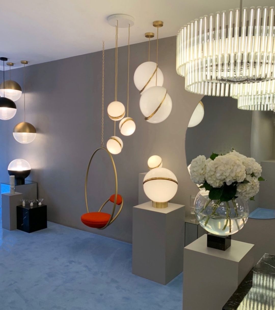 Halvmåne Pendel – Moderne Loftlampe i Unikt Måneformet Design til Spisestue og Stue